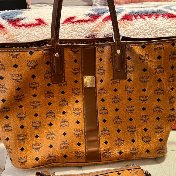 MCM Liz Large Reversible Visetos Shopper Tote Bag - Picture 3 of 11